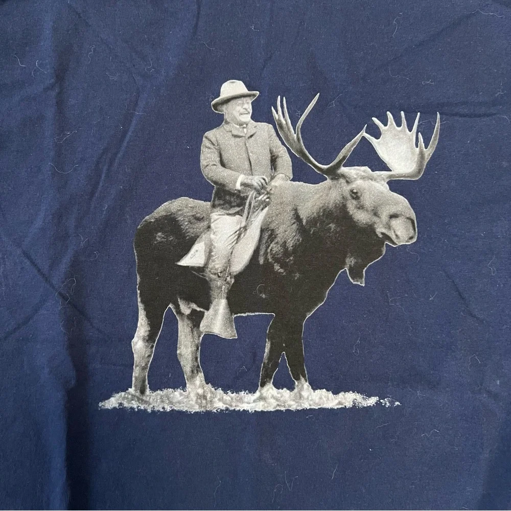 Hanes Navy Teddy Roosevelt Riding a Bull Moose Graphic Men's T-Shirt - Picture 3 of 4